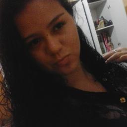 (...) São tantas madrugadas em claro, tantos assuntos esquisitos. Tantas brincadeiras, tantos sorrisos. (...)