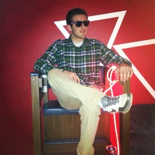 adam_bomb44's profile picture. complex | https://t.co/3VNsUQAeEF