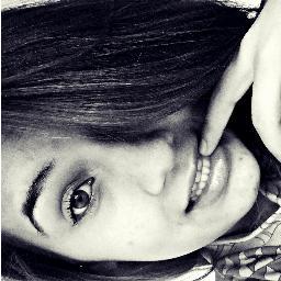 16 anos,Ansiosa,Agitada,Estressada,Carinhosa,Peguiçosa ,Amo tirar fotos e gosto de ler !. http://t.co/zyNEMbOzZv