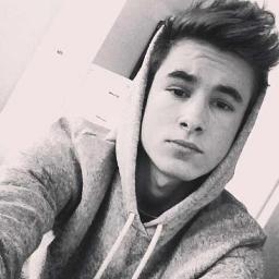 Waddup, I'm Dylynn Myers. I'm 17, I like to skateboard yo. I'm smart, well kinda.