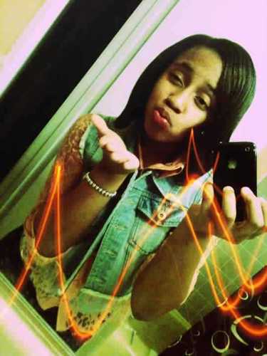 iIM A SSWEET persON TO BE AROUND im kutte IHAD A GUDD PERSONALITY luV TUU KEEP it real DNT LIKE to be judge HATE meSS luv to have fun
