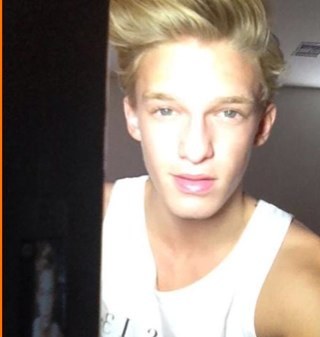 follow my other twitter @caterussell_ I LOVE CODY SIMPSON. EVERYONE HELP ME TO GET CODY TO FOLLOW ME PLEASE. CODY SIMPSON IS MY IDOL