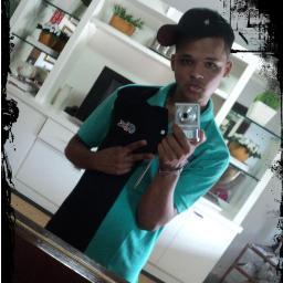 Sou sempre eu mesmo e se
sou diferente as vezes 
é por que a necessidade me obriga. 
Tudo na vida é relativo.;