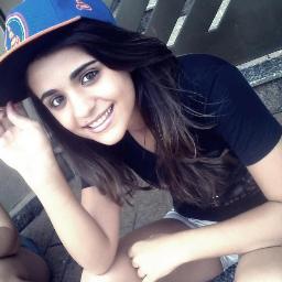 Palavras sao perdidas,promeças sao esqueçidas,papeis e cartas aprodecem e o verdadeiro amor é q permanecem!!