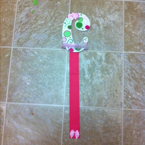 Specializes in custom wall letters, hair-bow holders, T-shirts, and hair bows