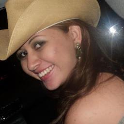 Acadêmica de ciências biológicas, 18 anos.   Amo-me a mim próprio demasiado para poder odiar seja o que for.
