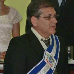 Prefeito da cidade de Arenápolis, empresário e músico.
