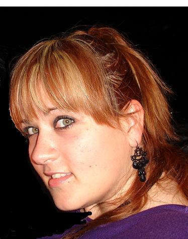 Aupnq la mona se vista de seda... No le mires el dentado!! Porque, en casa de herrero, cuchara de palo? o es cuchillo??