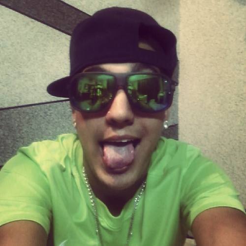 Quem me vê, me vê sorrindo e vai ser sempre assim! ♪♫