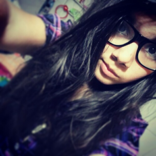 15.- Las sonrisas fingidas te pueden salvar en un momento difícil o incómodo. {directioner, serranista}