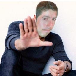 Hoy me he dado cuenta de que no hay que estar loco para hablar solo, solo hay que estar solo