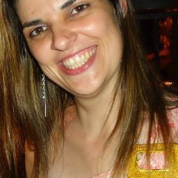 De São Carlos;
Fisioterapeuta, extrovertida e apaixonda pela vida e por animais, amo ler e cozinhar.. :D