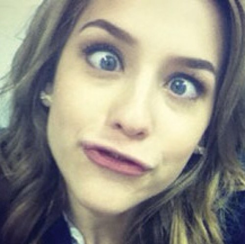''Se meu coração partisse, eu te dava um pedacinho, mas como ele não parte, te dou ele inteirinho.'' @sophiaabrahao