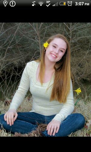 destinizzle_'s profile picture. I' m 16 years young, I get hurt easily, and I follow back!