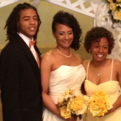 redladyfox's profile picture. 