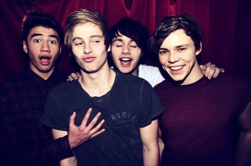 One Direction, 5 Seconds of Summer, Little Mix. follow me, i follow back.
Follow @5secondssOf1D