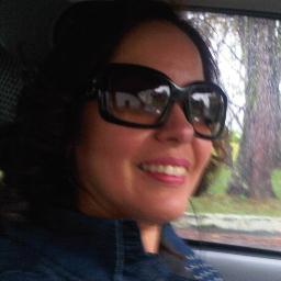 Experta en vender ideas,  amante de los buenos vinos y los viajes, madre de dos e hija predilecta de Dios