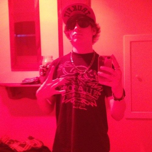 Injoys chillin with nigguhs, doing crazy shit , smoking alot of weed , trying new crazy shit , music sex drugs and alcohal :D