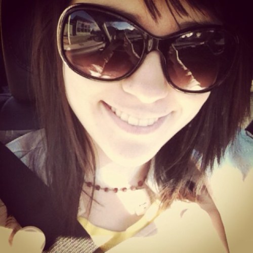 15 year old Junior in high school:) I love indie/acoustic/oldies/country music and i love art. I sing and play guitar. 
Instagram and Kik: enduringrose29