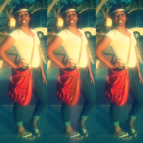 Follow me dont be scared to push dat blue button , but kik me thoee ..ThiccAssShawn : )
