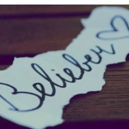 ♥∞ ¿Eres Belieber o Twiligher ?  Follow me :D
Dicen, que si me sigues eres mas sexy Dicen ........ 
Y bueno Vive como quieras nadie morira por ti YOLO ♥∞