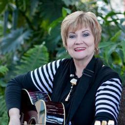 eliizevn's profile picture. 