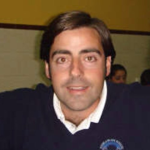 Cosecha del 73, casado y con 2 hijos. Futbolero y cazandanga.