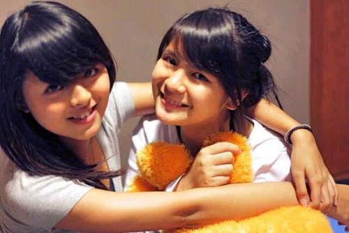Helooo! I'm parody official JKT48 \(ˆ▽ˆ)/ #SharePictJKT48 #QuizBarengJKT48 (ʃ⌣ƪ) info.? Follow ;)