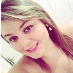 Sou feita de choros sem ter razão, pessoas no coração, atos por impulsão.