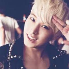 อันยองฮะ~ กระผมชื่อลี ซองมินนะฮะ ^[++++]^ ยินดีที่ได้รู้จักทุกๆคนนะฺฮะ ฟอลมินมาได้นะฮะ มินไม่หยิ่งน๊า~ ใครเม้าท์มา มินเม้าท์กลับ(แถมเม้าท์ไม่หยุดด้วย คิคิ)