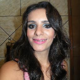 .Sou mae, esposa,amo maquiagem. Sou a mulher mais feliz do mundo. sou realizada. e agradeco a Deus por tudo isso.