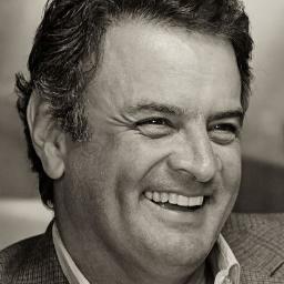 Sou Neves, sou das minas,sou do Brasil. 
Sou lindo, sou cheiroso, sou um fake. 
Mas pode me chamar de presidente.