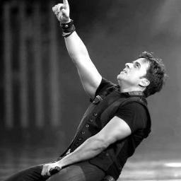 Orgullosa de ser Paraguaya fans de @luisfonsi♥ nuestro hermoso cantautor!!! unida a @FonsiHolics_Py