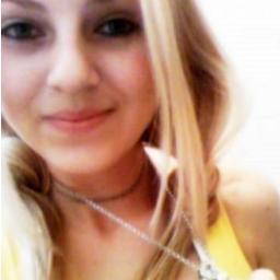 17 anos , Canceriana , Feia,  Boba s2  segue?