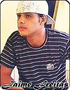 Amo música ,  Tocar violão , cantar e compor .