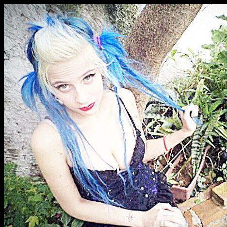 Chérry Cupcake'-'
18 anos, Aries, Cofeees And Cigarretes, Mt Goró,Roles, Post Hardcore, Tumblr  And  peace And Love,Namorada Do Meu @Luuh_Suicide  ♥ fuck you.