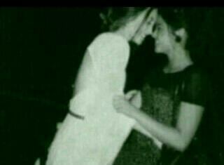 آعشق  آللون آﻷسود ليس ﻷني حزينہ بل ﻷنهُ يزيد آﻷنثى ملآئكيهه