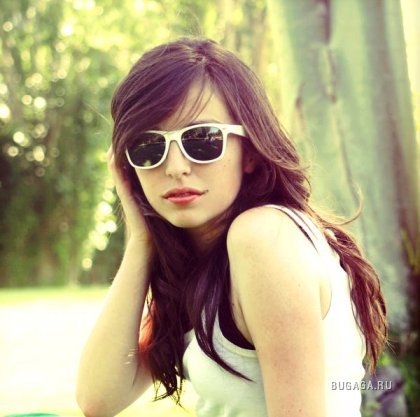 'm in college, I love Japanese food, I love to dress in the latest fashion, and laugh