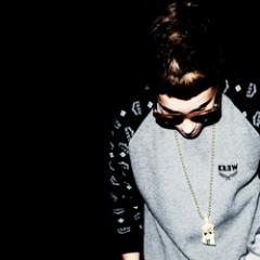 jvstinbieb's profile picture. one hand can heal another