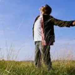 Fomos gerados para vencer. E vencer. Quantas vezes for necessário.Fomos criados por Deus para adorar a beleza da sua santidade...http://t.co/aQPZM6MIp6