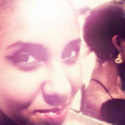 Umα pequenα pessoα, com sonhos de umα grαnde meninα !
Vivendo num mundo surreαl e estressαnte
tentαndo αpenαs ser feliiz ! 8)~