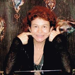 Screenwriter, Painter, mask and jewelery maker, mother and wife, animal friend. Lover of life.