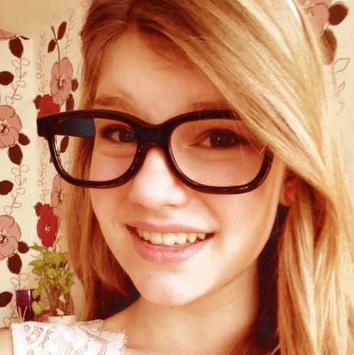 Verrückt, hat die besten Freunde der Welt!!3 Alex, Kimi, Pilli, Charly, Tabby, Pia , Hanna, Marlies , Dany-Sahne:* Ich liebe euch meine süßen^^ iSmartyy's