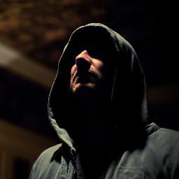 Psicólogo, realizador y periodista.