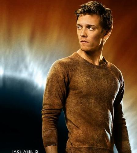 Humano.Deificado.Escapandome de la buscadora con Jared.Novio de Wanda.La Amo con toda mi alma.Amigo de Jamie,Mel y Jared.