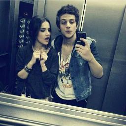 Dedicado ao Chay Suede . Rockstar Tropical . Meio fofo , de um jeito underground