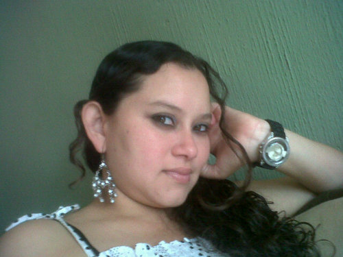 Buena onda y Alegreeeee!!!!!!!!!! sincera y fiel a mi pareja a quien amo!!!!