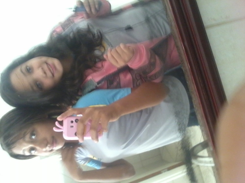 , ela e minha entao vaza daqui sou CIUMENTA mesmo enttao some daaqui dmmr ?* poor : @pequenabruubs_