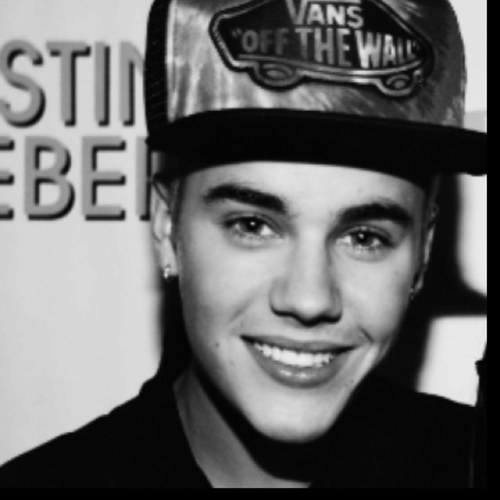 Never Say Never 3D is in theaters now! Go see it! Join: http://t.co/9MP8TtrTfH