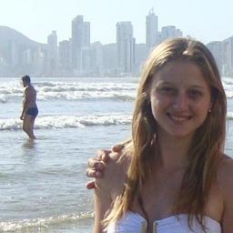 Vale a pena viver a vida,já que a vida não é tudo que ela pode nos dar,mas sim tudo o que podemos dar por ela..!